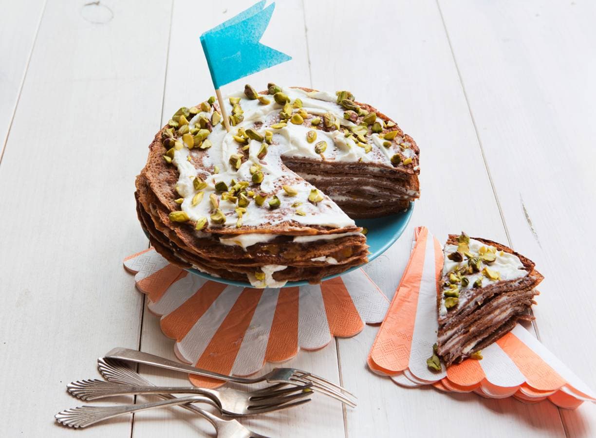 Speltpannenkoekentaart met ricotta, banaan & pistache