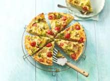 Deze taart maak je in een kwartier, daarna hoeft hij alleen nog de oven in!