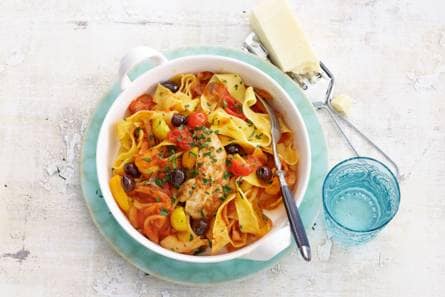 Pastaschotel met kip in balsamico-tomatensaus