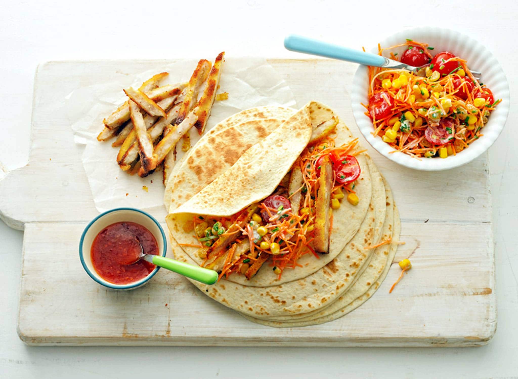 Wraps met kipschnitzel, mais en rozijnen recept Allerhande Albert Heijn