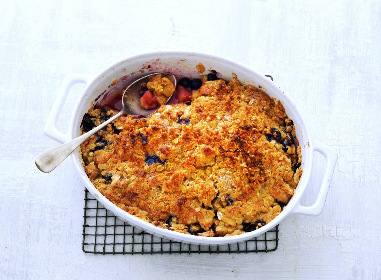Blauwe bessen-appelcrumble