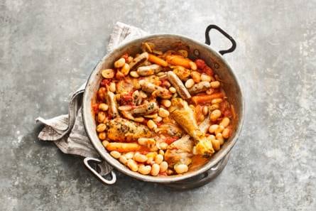 Cassoulet (Franse stoofschotel) met kip, worst en limabonen