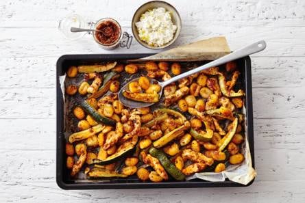 Kip met gnocchi, courgette en pesto