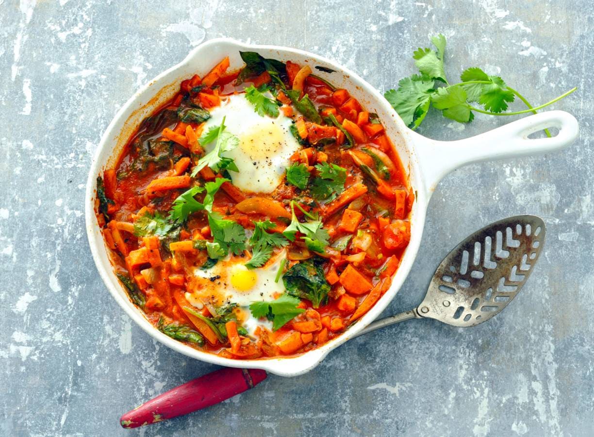 Shakshuka met zoete aardappel & spinazie