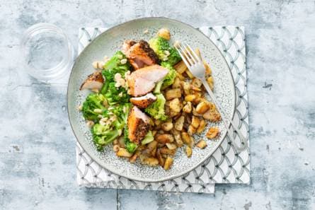 Zalmfilet met peperkorst & broccoli met hazelnoten