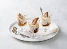De amandelkoekjes geven deze versie van tiramisu een lekkere crunchy bite.