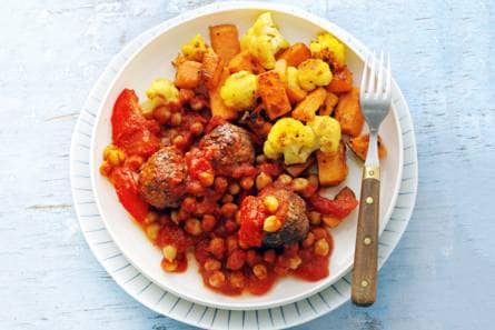 Ovengroente met gehaktballetjes in tomatensaus
