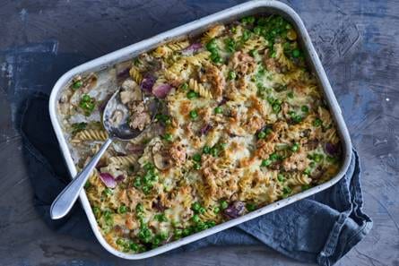 Smeuïge pastaschotel met tonijn