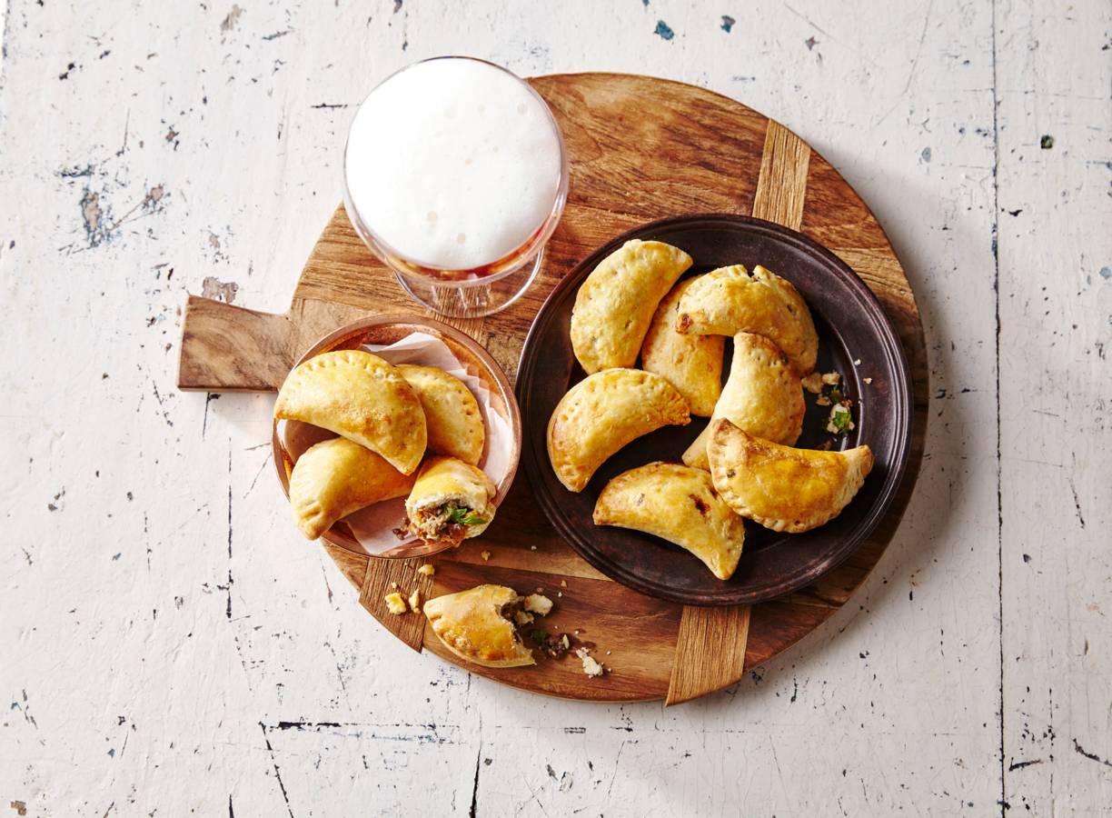 Empanadas met gehakt en serranoham