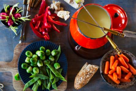 Hollandse kaasfondue met brood en groenten