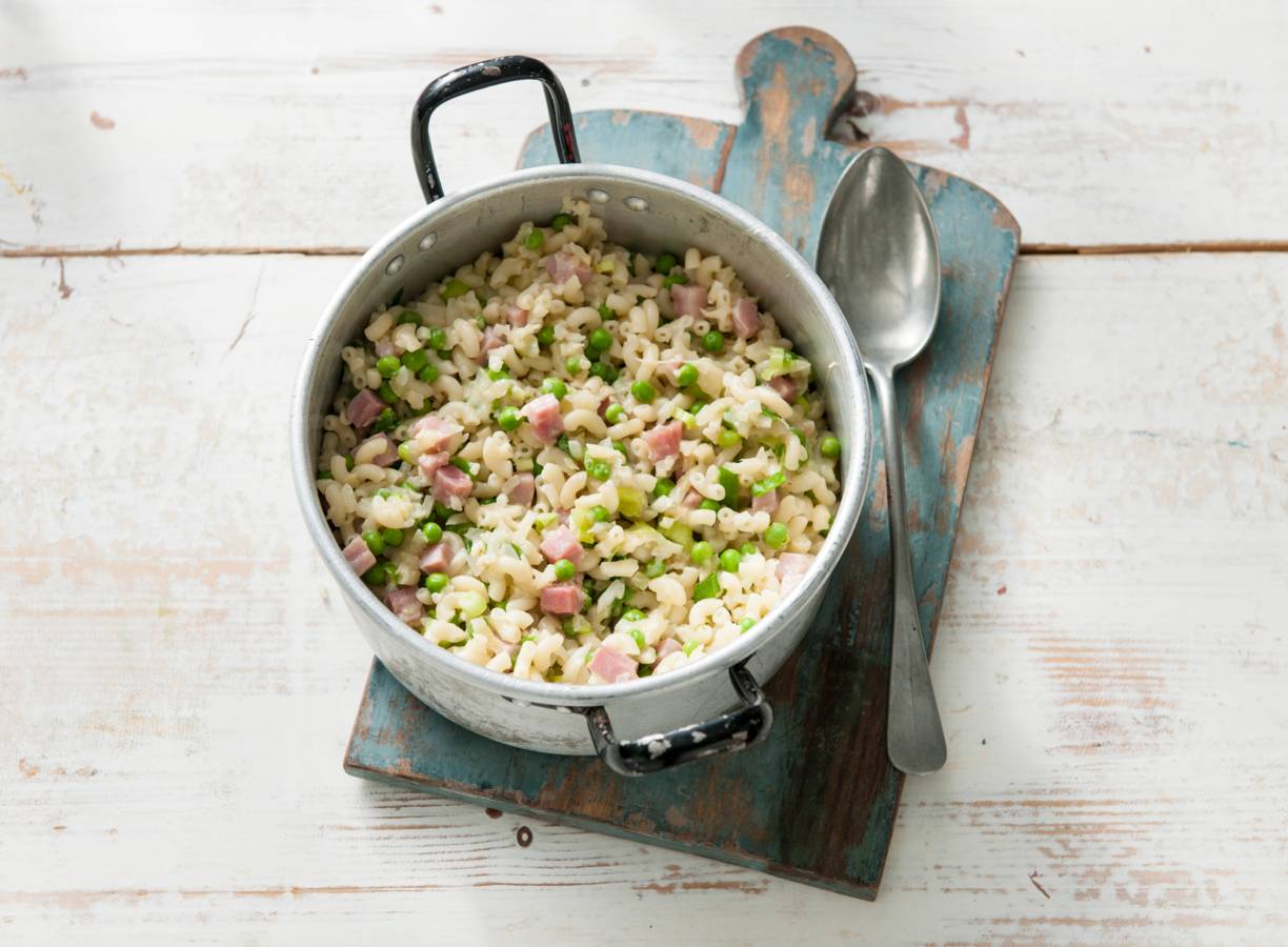 Macaroni Met Ham Kaas Bloemkoolrijst En Erwten Recept Allerhande Albert Heijn