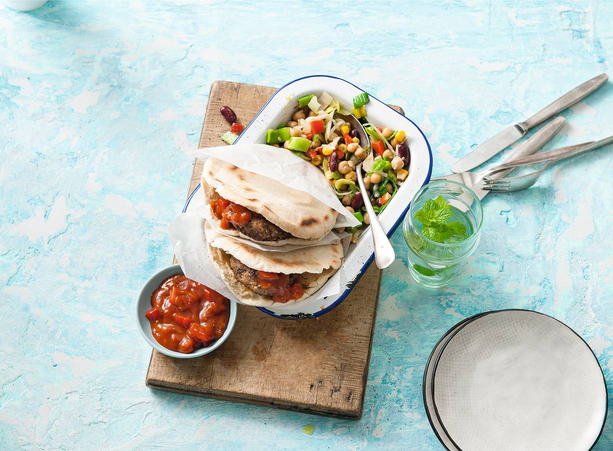 Mexicaanse kipburger met tomatensalsa