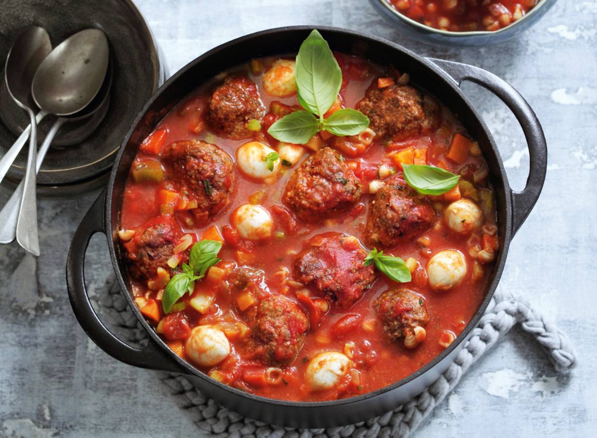 Pasta met gehaktballetjes en mozzarella