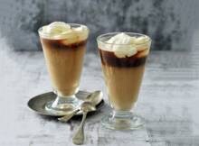 Tover je favoriete koffie met slagroom en amandellikeur om tot een chique cocktail.