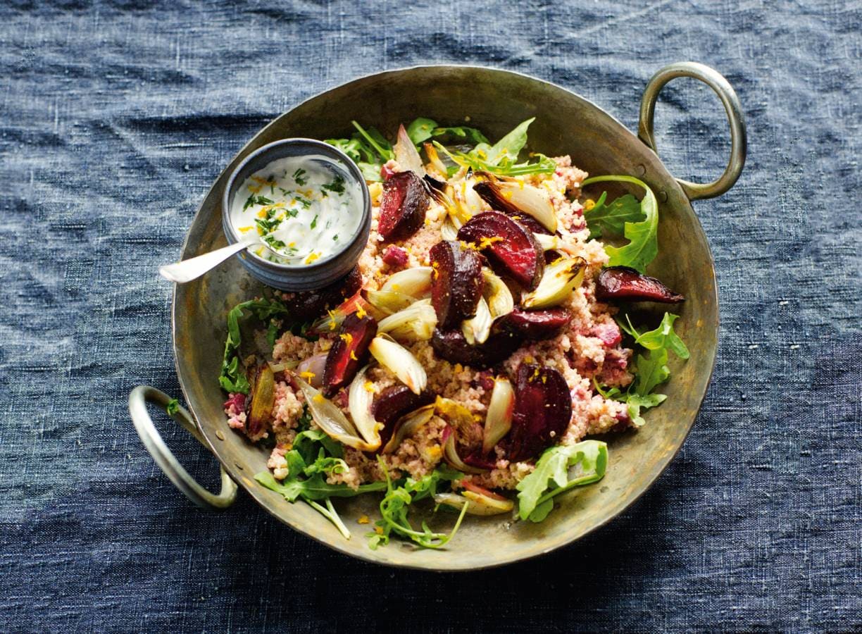 Roze quinoa met geroosterde biet en sjalot