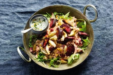 Roze quinoa met geroosterde biet en sjalot