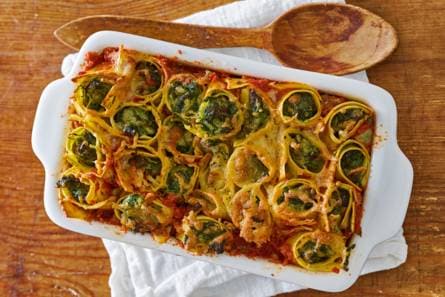 Lasagnerolletjes gevuld met gehakt en ricotta uit de oven
