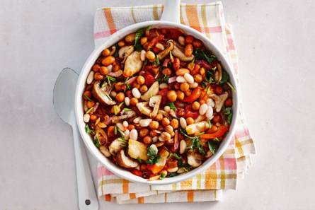 Snelle bonenschotel met feta en kipfilethaasjes