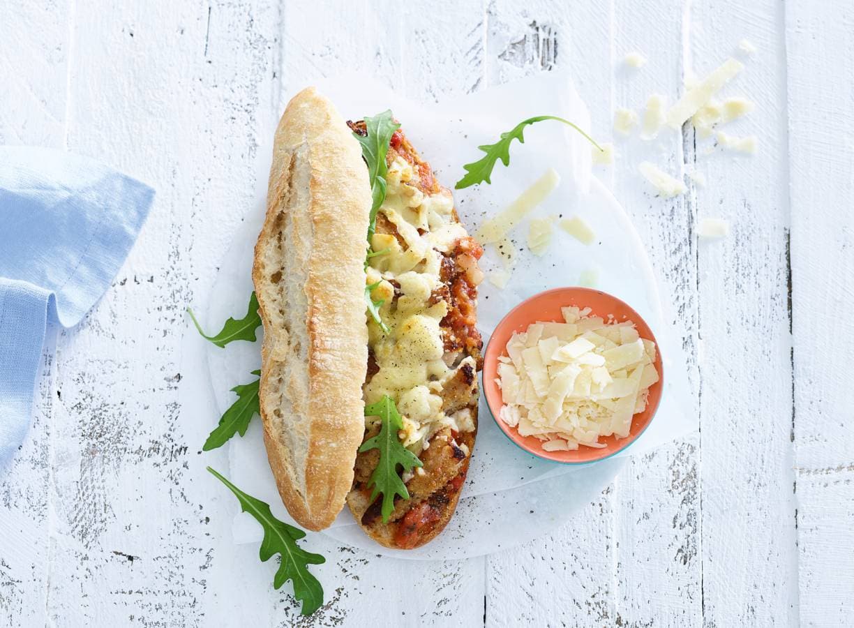 Broodje milanese met parrano snippers
