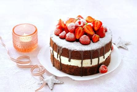 Brownietaart met mascarpone en rood fruit