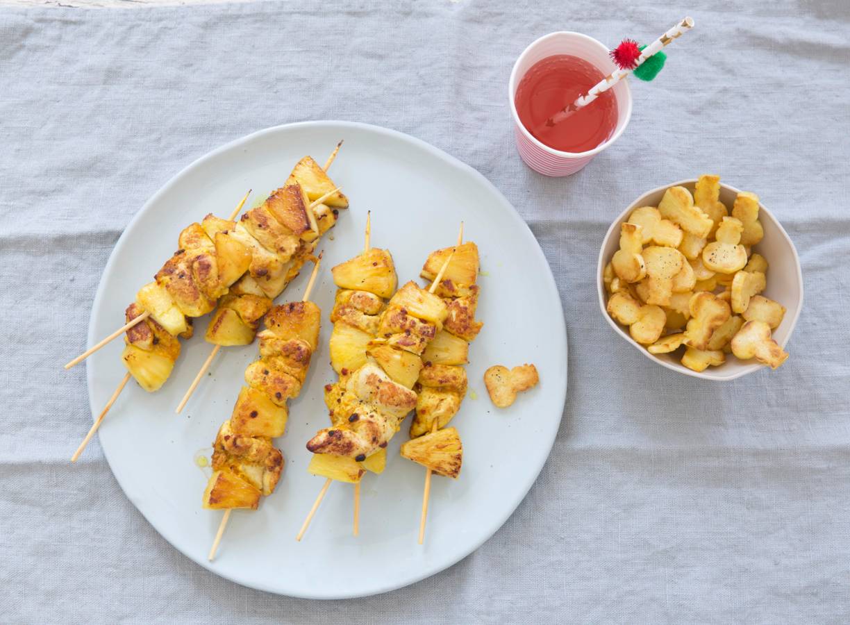 Hawaï-kipspiesjes met aardappelsneeuwpopje