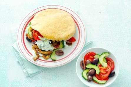 Pita gyros met tzatziki & salade