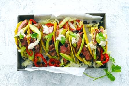 Taco's met pittige biefreepjes en bonen