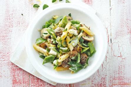 Penne met gehaktballetjes, groenten en romige gormas