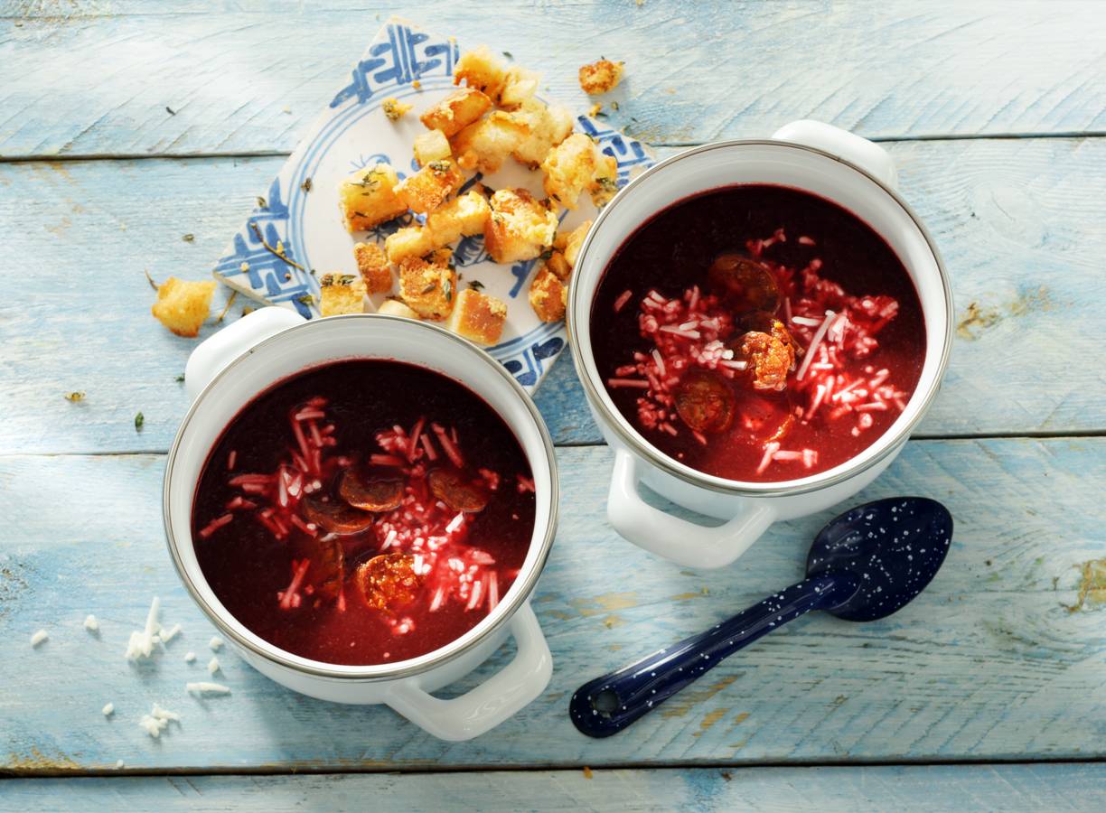 Bietensoep met geitenkaascroutons