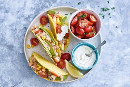 Taco's met kruidige zalmfilet en avocado