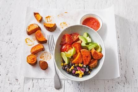 Tex-mexsalade met ovengeroosterde zoete aardappel