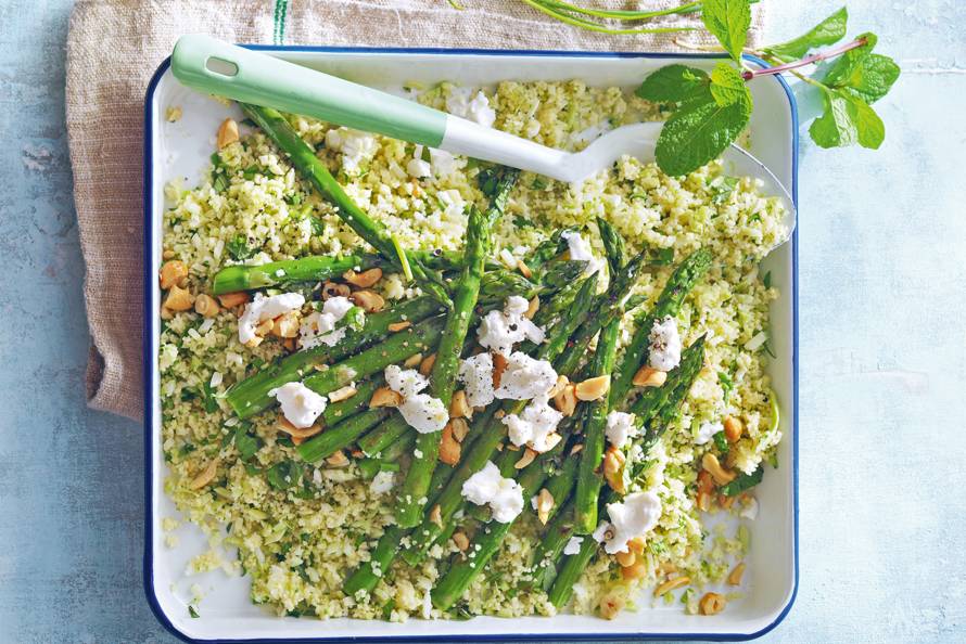 Groene-kruidencouscous met kaas en crunchy noten