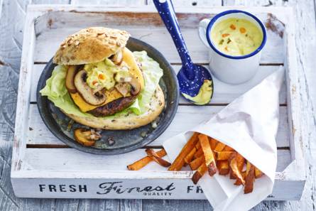 Hollandse cheeseburger met zoete-aardappelfrites