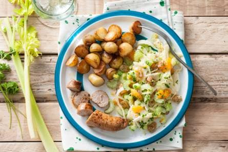 Bio braadworst met frisse venkelsalade en krieltjes