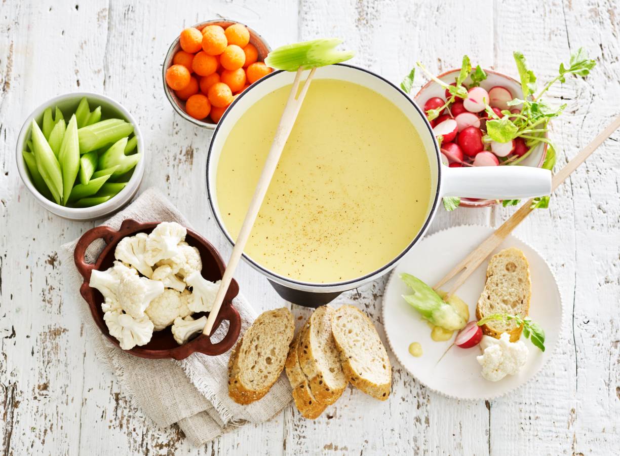 Boerenkaasfondue met lentegroenten