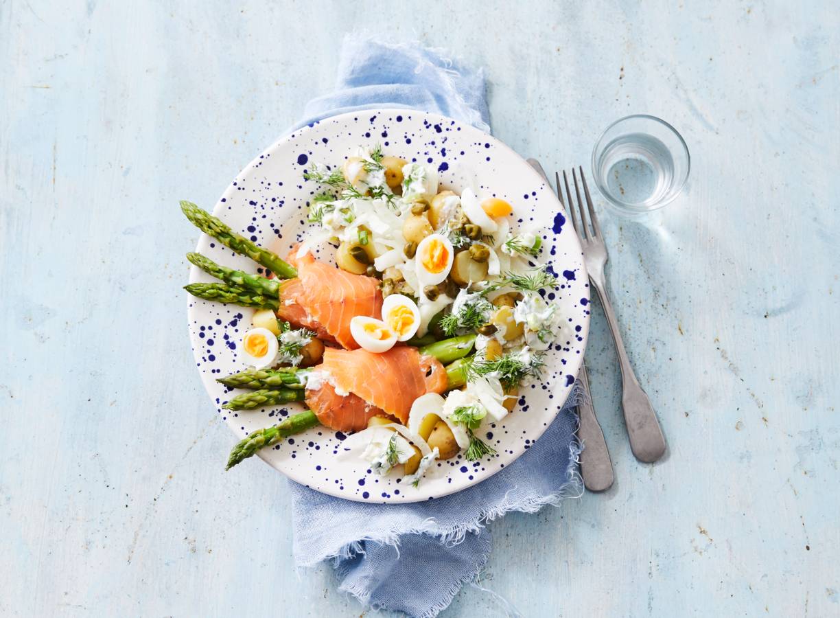 Zalmrolletjes met een salade van krieltjes en venkel