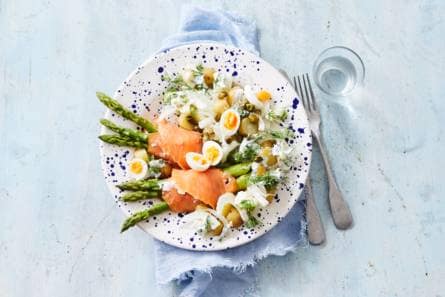 Zalmrolletjes met een salade van krieltjes en venkel