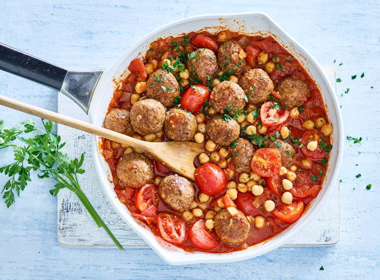 Snelle Spaanse tomatenstoof met gehaktballetjes