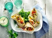 In no time goedgevulde wraps met mais en kip op tafel: eet smakelijk!