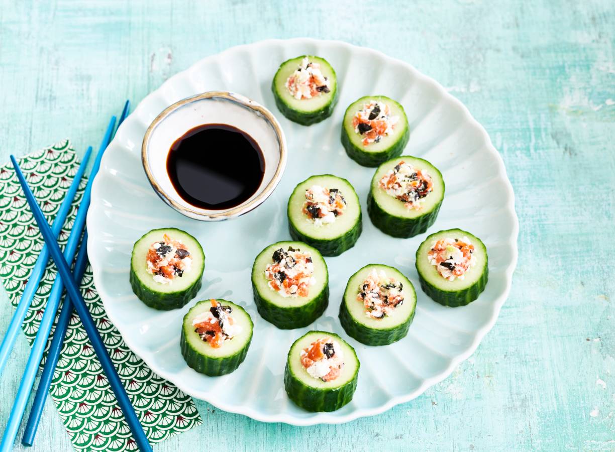 Komkommersushi met zalmvulling