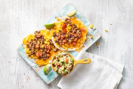 Picadillo-tostada's met guacamole
