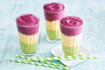 Rode, gele en groene smoothies