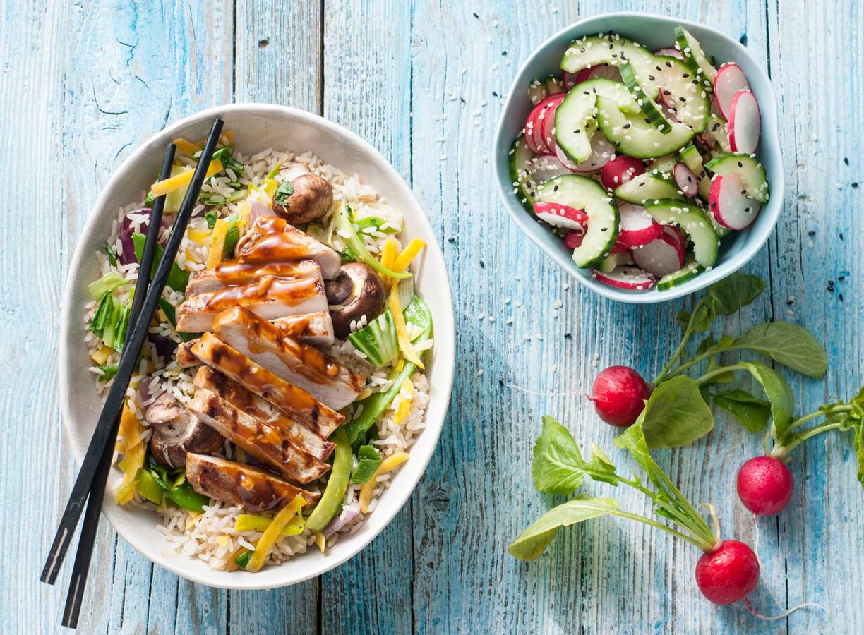 Teriyakifiletlapjes met komkommer-radijssalade