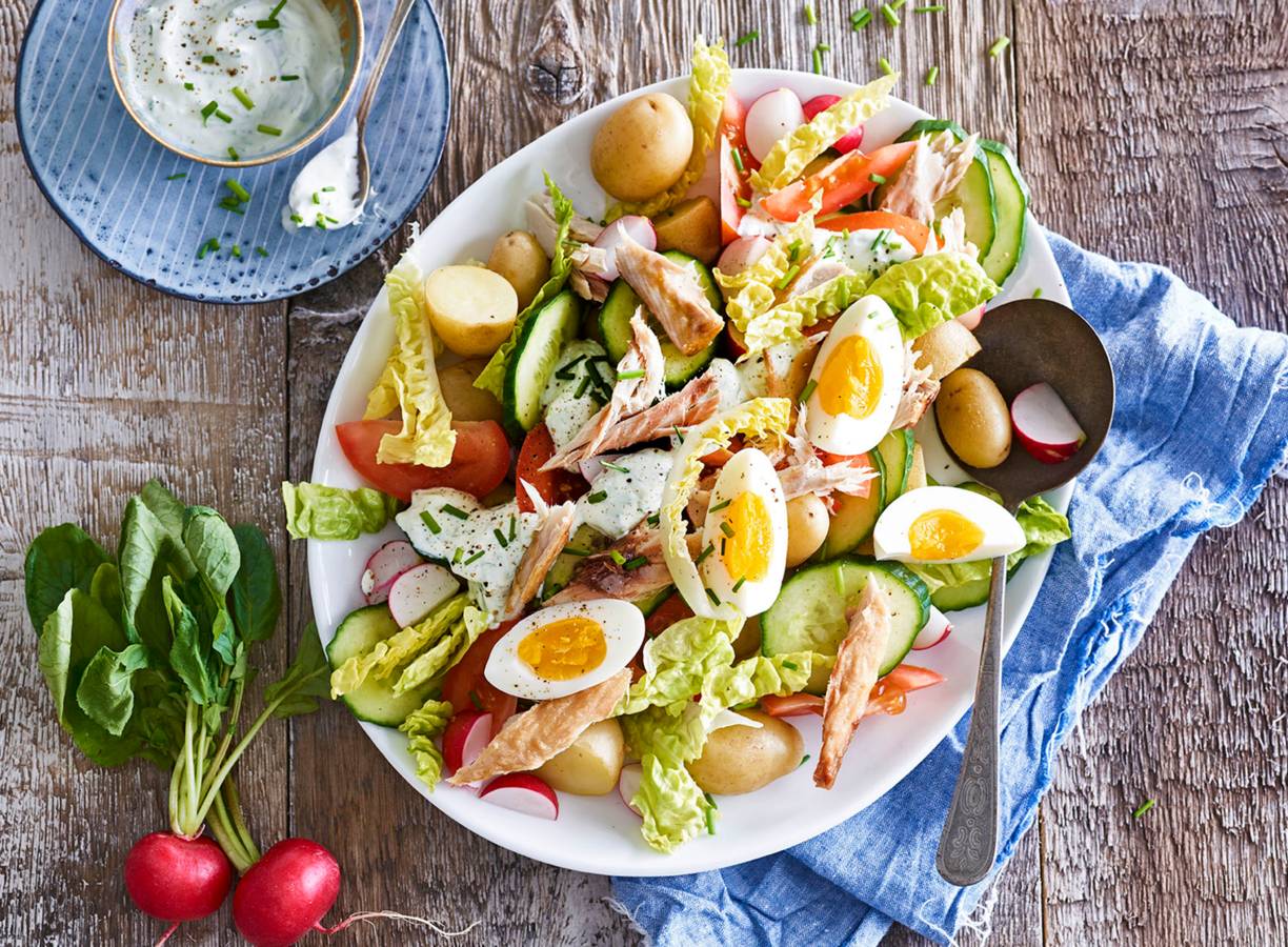 Frisse lentesalade met makreel, kriel en radijs