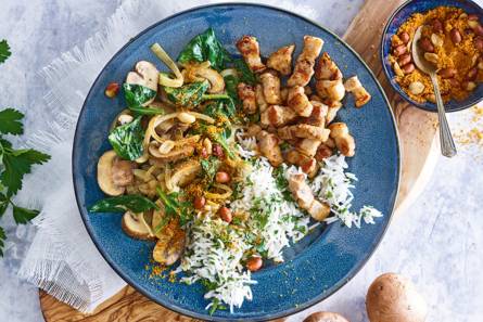 Milde curry met spinazie en speklapjes