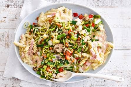 Fusilli met groente en ham-kaassaus