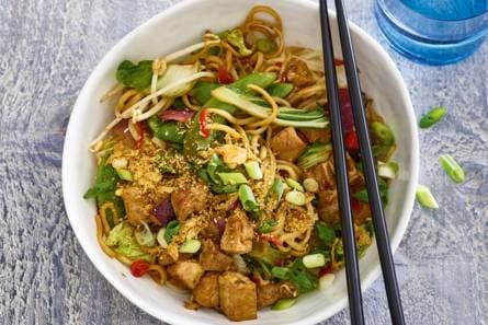 Snelle bami met Chinese wokgroente en komijn