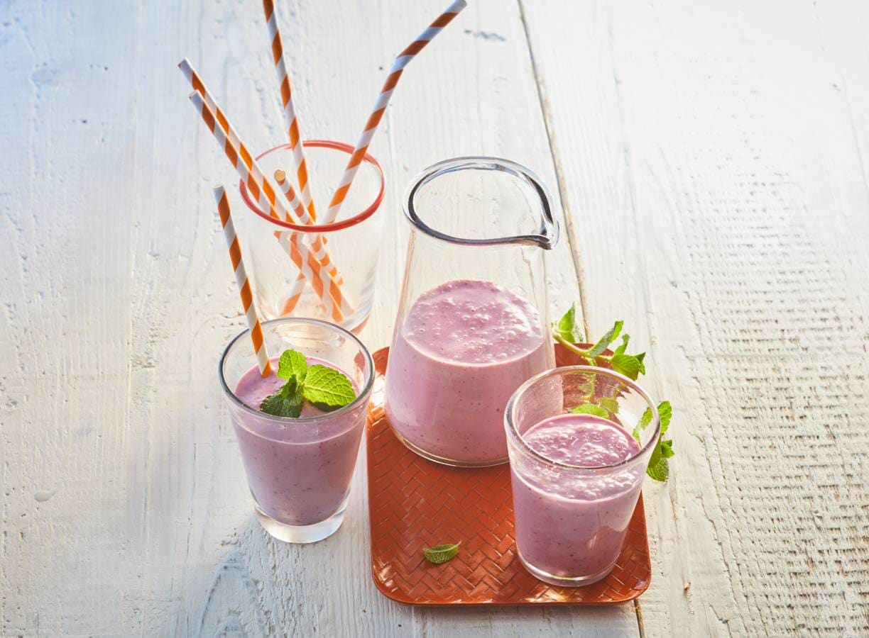 Ontbijtsmoothie met blauwe bessen en framboos