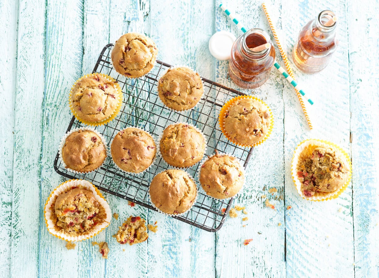 Zoete ontbijtmuffins met zoete aardappel en biet