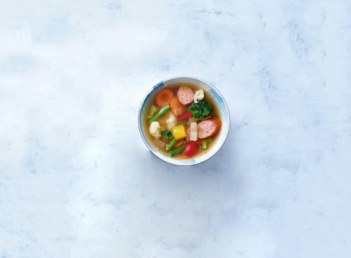 Hollandse maaltijdsoep met aardappel en rookworst